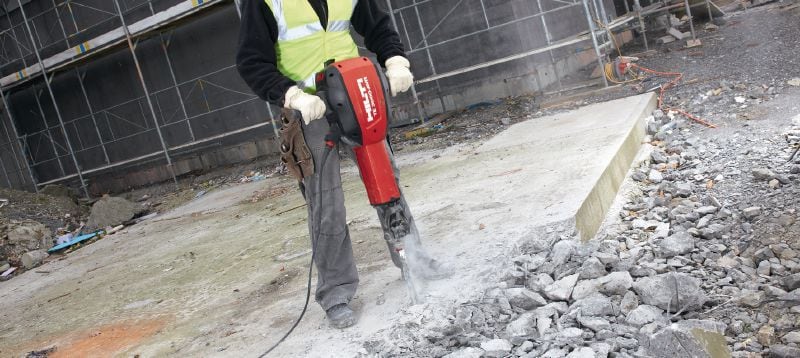 TE 3000-AVR Heavy-duty electric jackhammer Exceptionally powerful electric jackhammer for heavy-duty floor demolition (with universal power cord) Applications 1